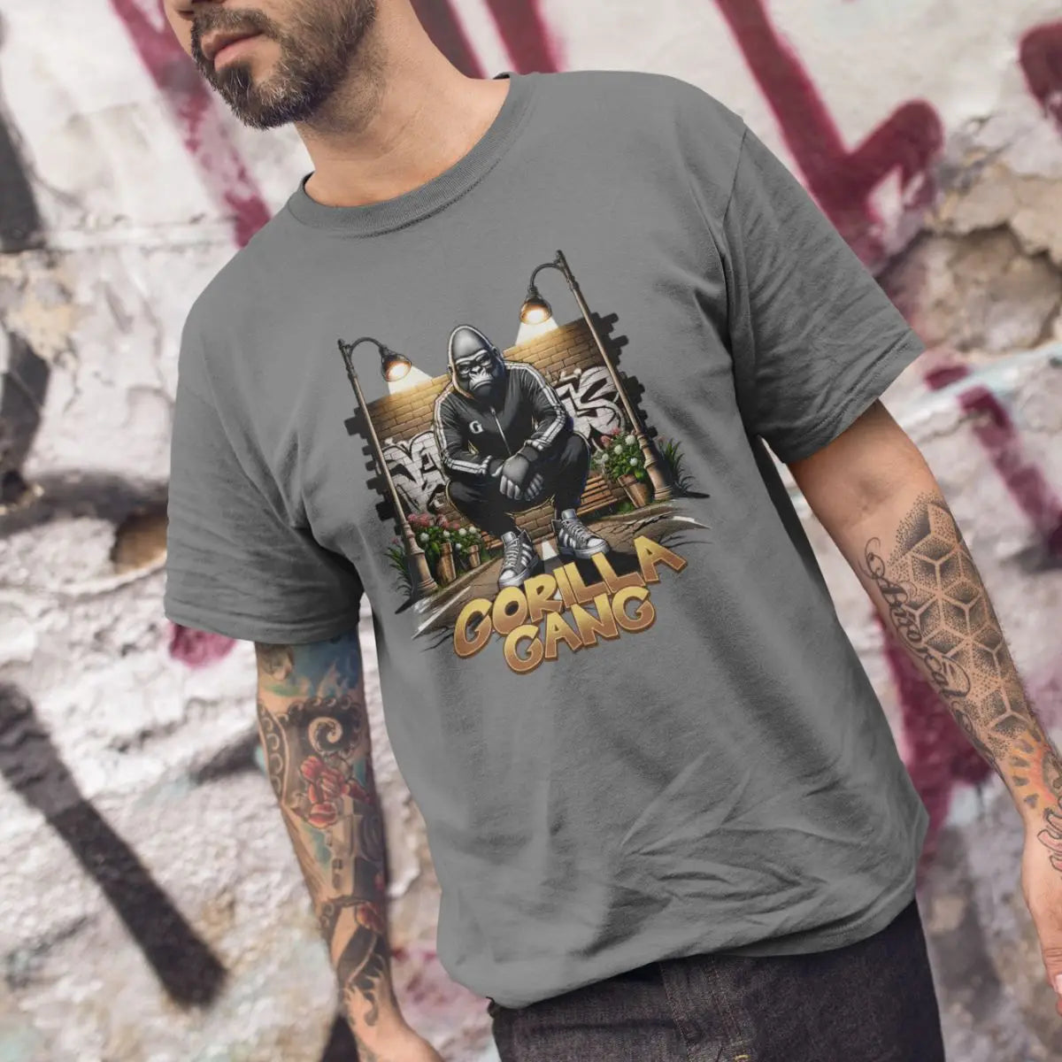 Camiseta Masculina GuGi Estampa Gorilla Gang Streetwear 100% Algodão Premium com Reforço nos Ombros