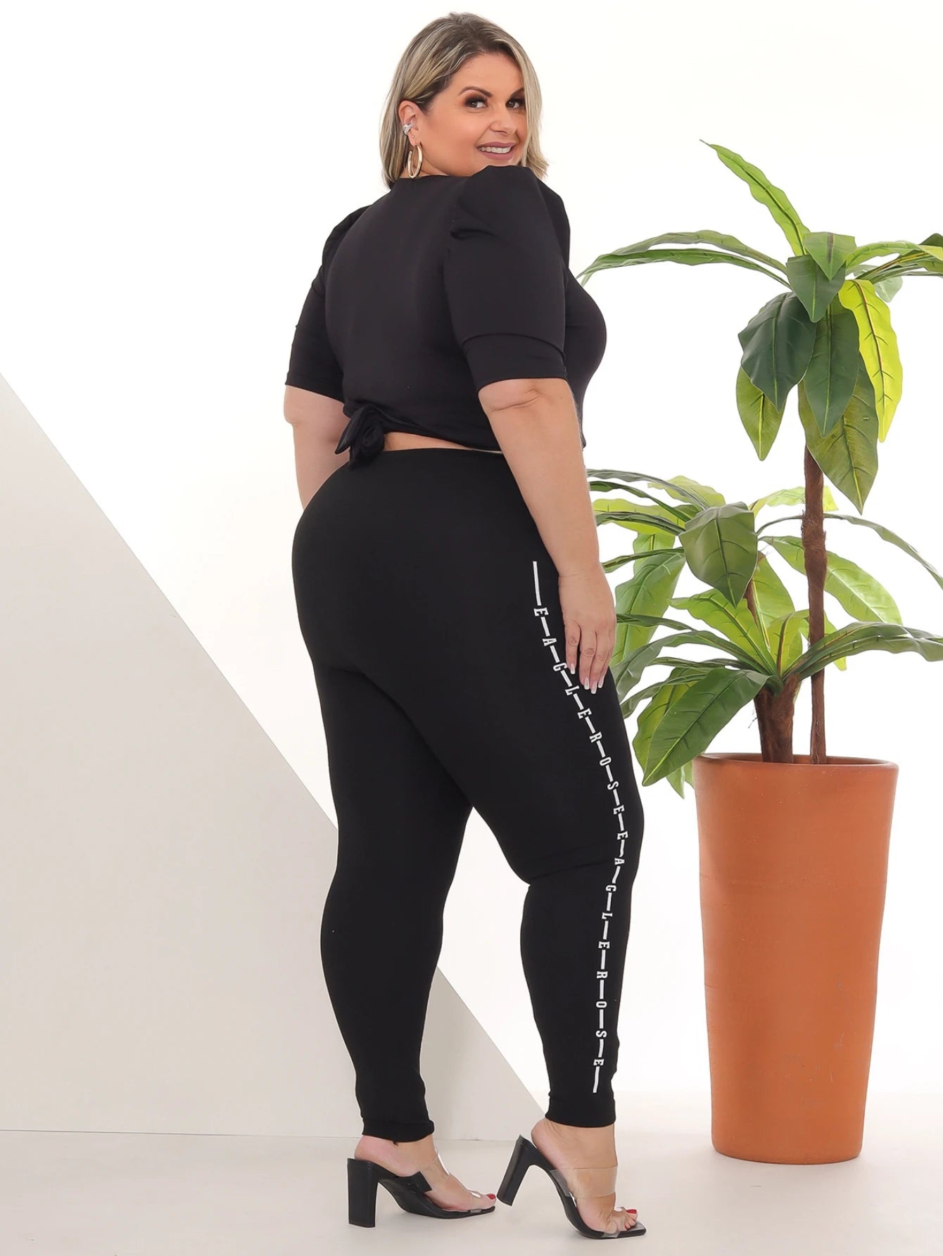 Calça Legging Femininam Plus Size Levanta Bumbum Cintura Alta Total Black Confortável Algodão Modela Corpo