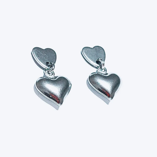 Conjunto de brincos de aço inoxidável com base de coração e pingente de coração vazado — elegante e resistente